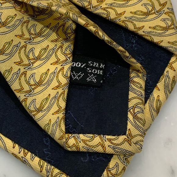 SALVATORE FERRAGAMO Twin Doves Yellow Silk Tie - Picture 3 of 4